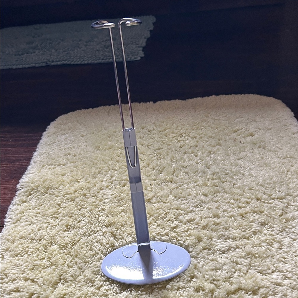 Doll Stands (2) - Picture 5 of 7